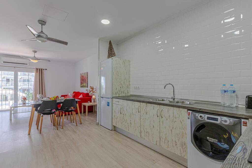 Benalroma Spacious Apartment 50 Mt From The Beach Benalmádena Exteriör bild