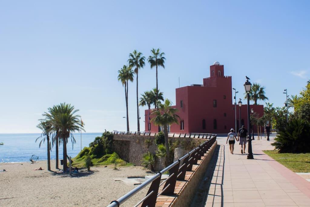 Benalroma Spacious Apartment 50 Mt From The Beach Benalmádena Exteriör bild