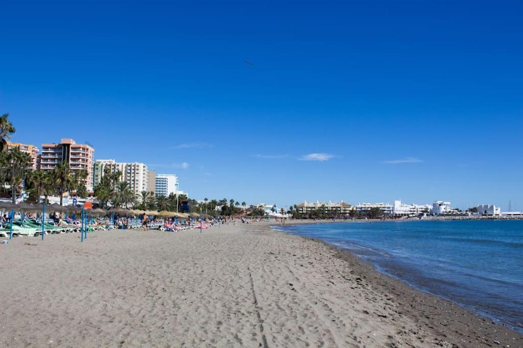Benalroma Spacious Apartment 50 Mt From The Beach Benalmádena Exteriör bild